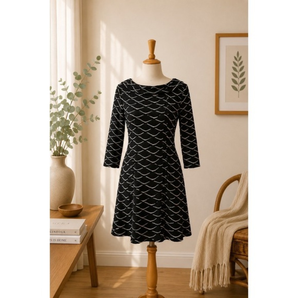 Black Textured Minimalist Fit & Flare Dress Classic Silhouette Size‎ 8 Cocktail